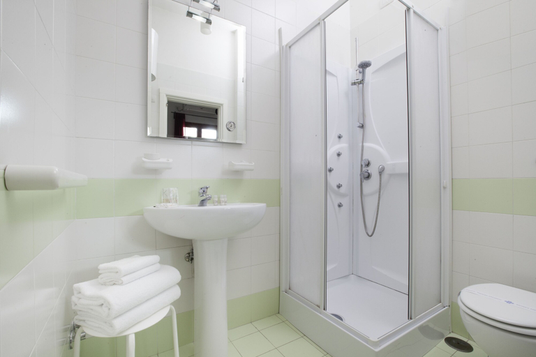 Bathroom 4, Hotel Herculaneum, Napoli
