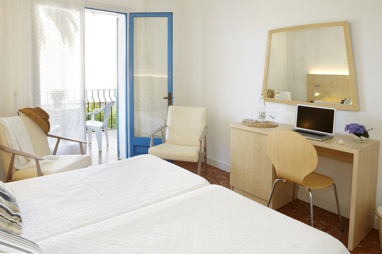 Bedroom 4, Hotel Bell Repos, Girona