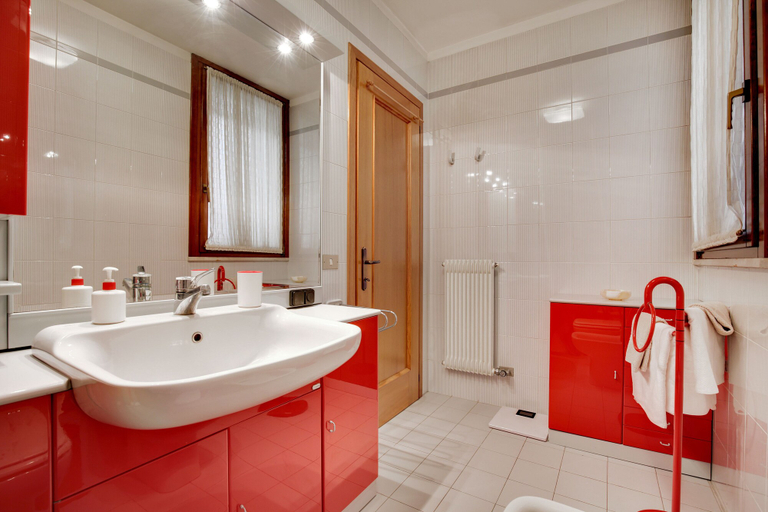 Bathroom 3, Saint Mark's Apartment Venice, Venezia