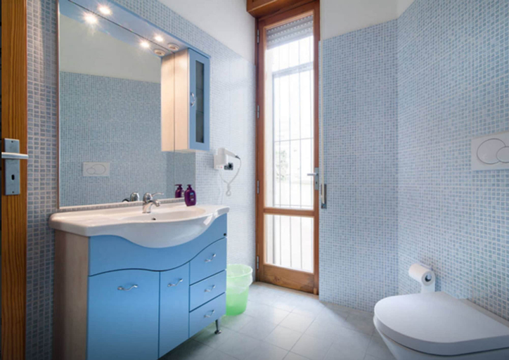 Bathroom 4, Cream & Caramel bed, Lecce