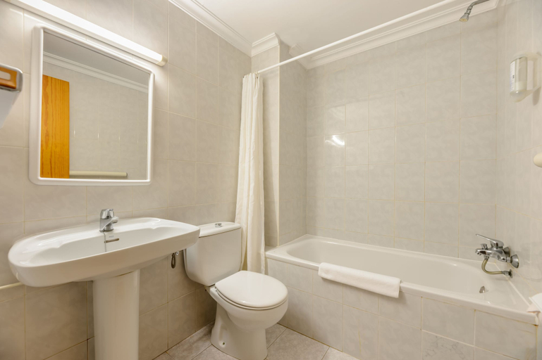 Bathroom 5, Aparthotel Vibra Lux Mar, Baleares