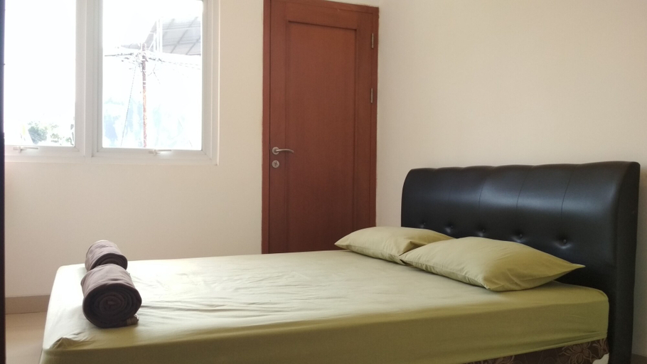 Bedroom 4, De Sutami Pasteur Villa by HouseinBandung, Bandung