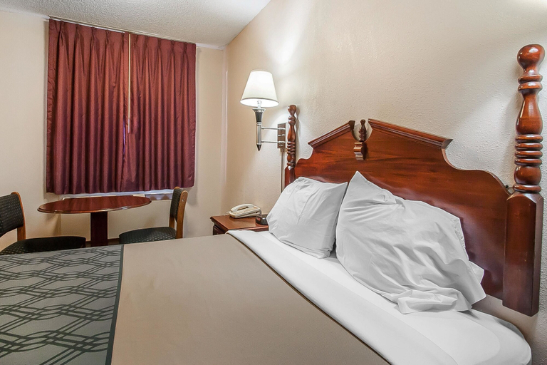 Bedroom 2, Quality Inn, Haywood