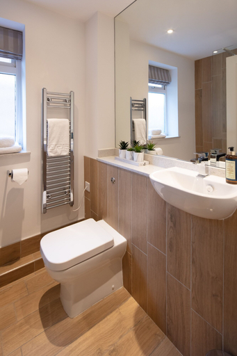 Bathroom 4, Alison Court, Bristol
