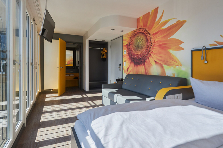 Bedroom 3, Buddy Hotel, München