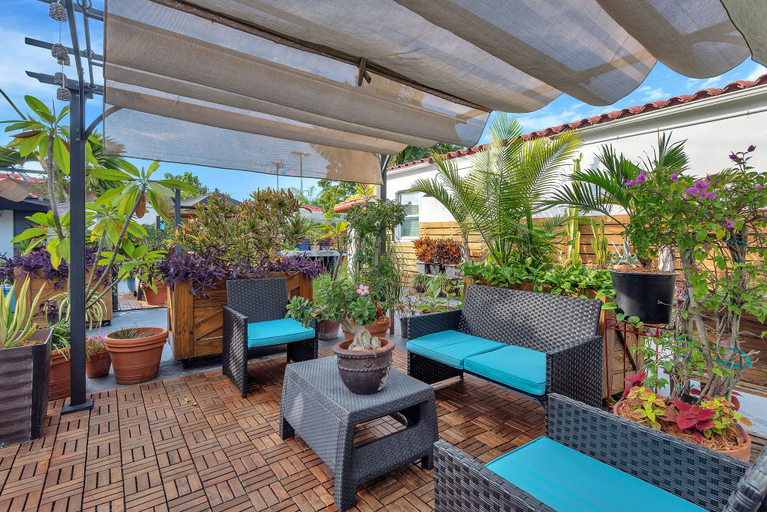 Others 5, Oasis Hotel, Broward
