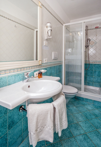 Bathroom 5, La Vue D'Or, Napoli