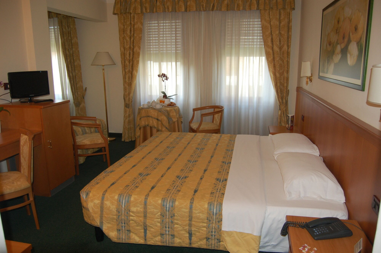 Bedroom 3, Hotel Galant, Torino