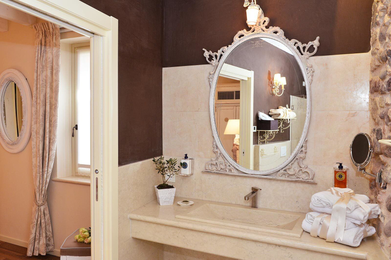 Bathroom 3, Maison Resola, Verona