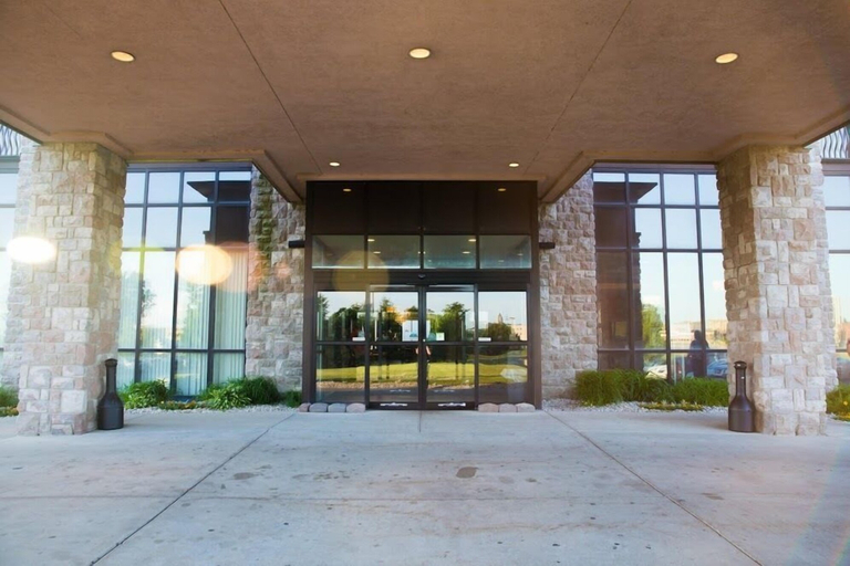 Exterior & Views 2, Shoreline Inn & Conference Center, an Ascend Collection Hotel, Muskegon