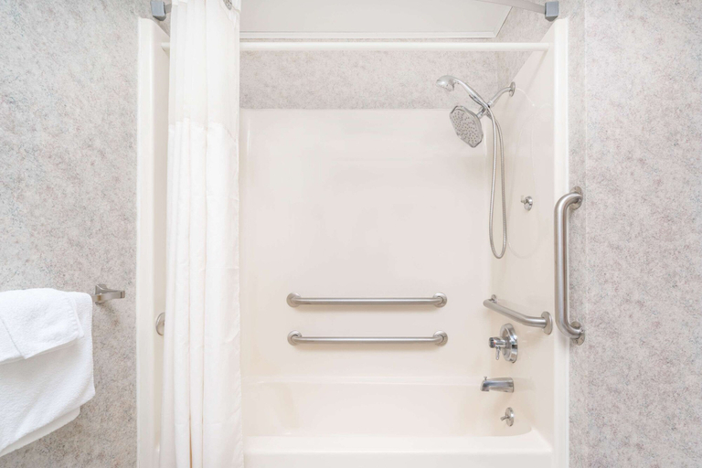 Bathroom 4, Days Inn by Wyndham Hurley, Iron