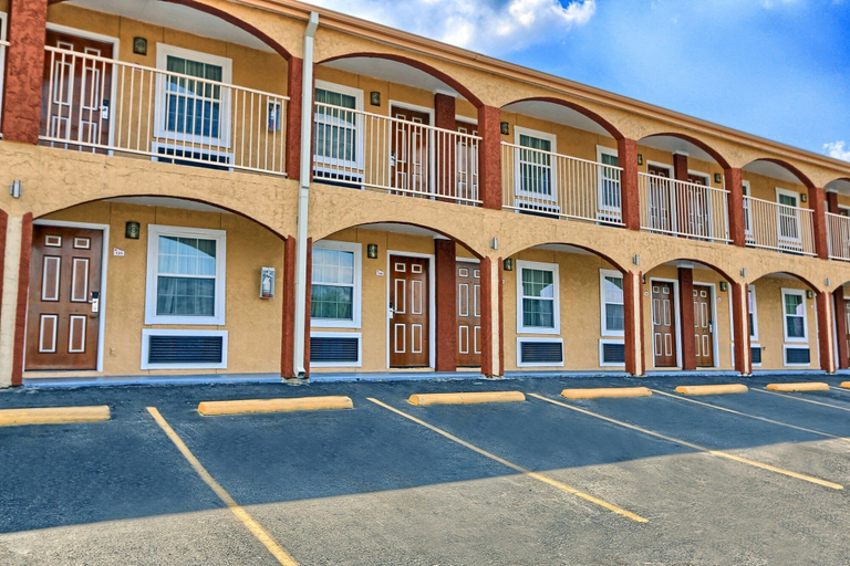 Exterior & Views 2, Econo Lodge Austin South, Travis