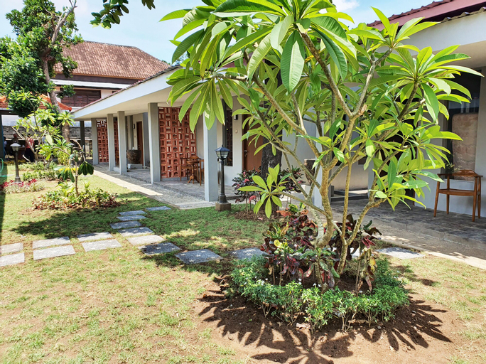 Exterior & Views 12