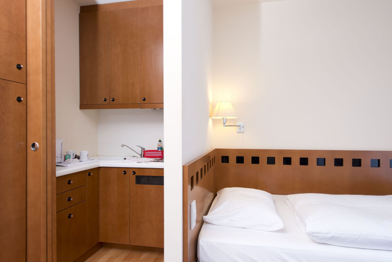 Bedroom 2, City Hotel Dresden Radebeul, Meißen