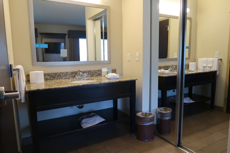 Bathroom 3, Hampton Inn & Suites Salinas, Monterey