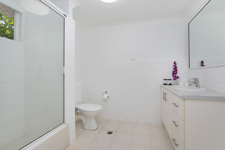 Bathroom 5, Cairns City Palms, Cairns