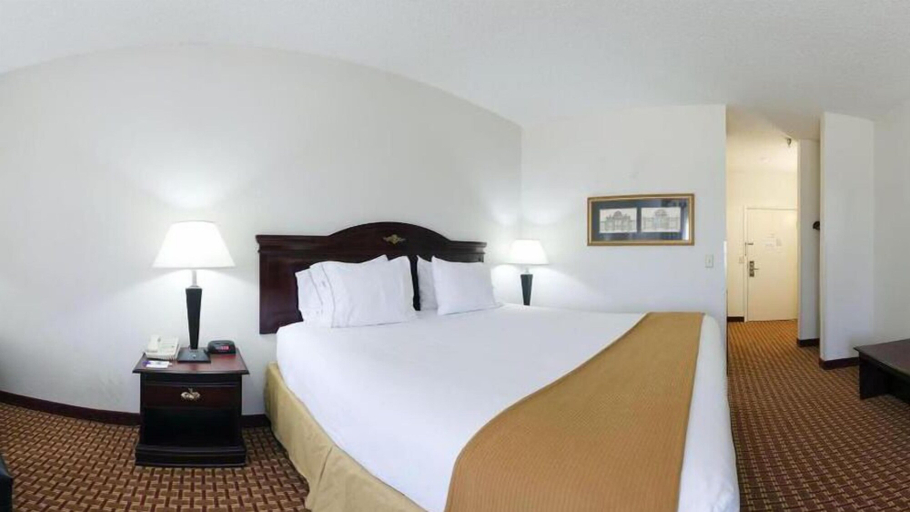 Bedroom 5, Holiday Inn Express CLANTON by IHG, Chilton