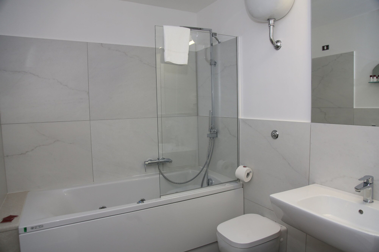 Bathroom 4, Hotel Art Resort Galleria Umberto, Napoli