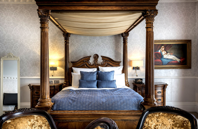 Bedroom 5, Grand Royale Hyde Park, London