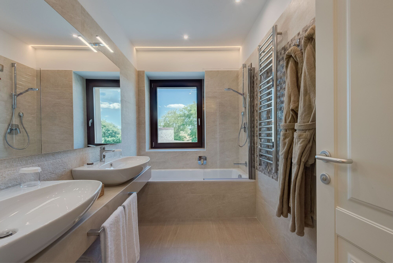 Bathroom 5, Borgo La Chiaracia Resort & SPA, Terni