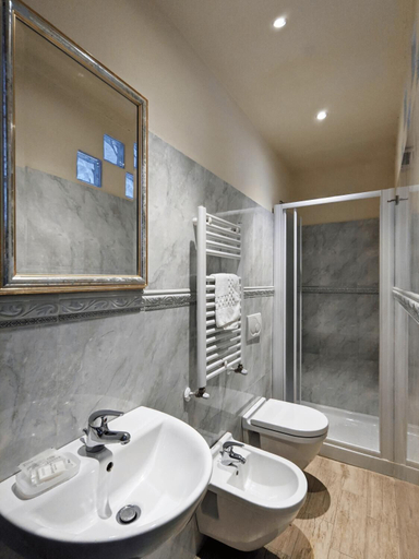 Bathroom 5, B&B Dei Rossi, Siena