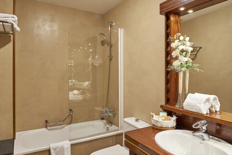 Bathroom 5, Hotel Grèvol Spa, Girona