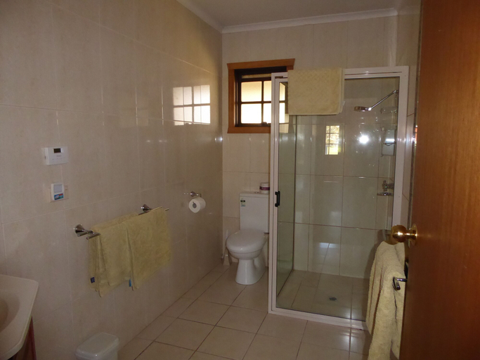 Bathroom 3, Platypus Park Country Retreat, Dorset