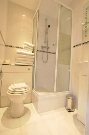 Bathroom 4, Brunel Hotel, London