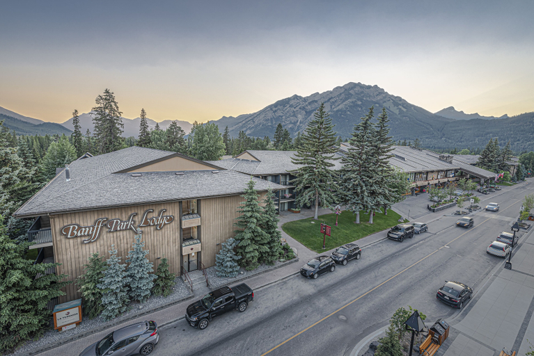 Exterior & Views 2, Banff Park Lodge, Division No. 15