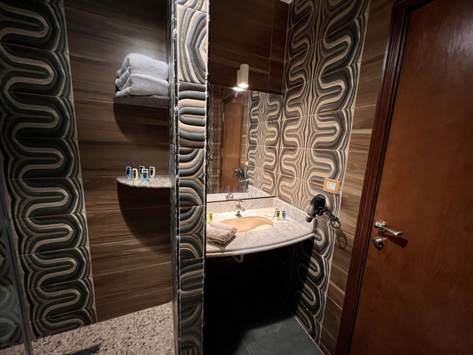 Bathroom 5, New Museum Guest House Pyramids View, Al-Ahram
