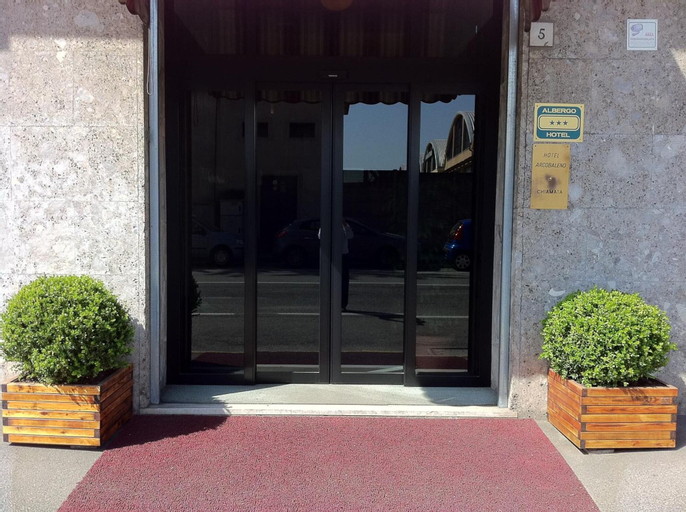 Exterior & Views 2, Hotel Arcobaleno, Milano