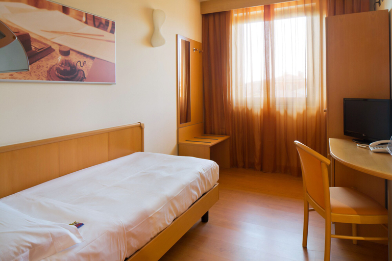 Bedroom 3, Montemezzi hotel, Verona