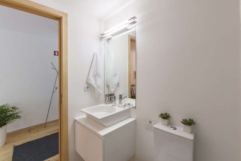 Bathroom 3, BO - Almada 340, Porto
