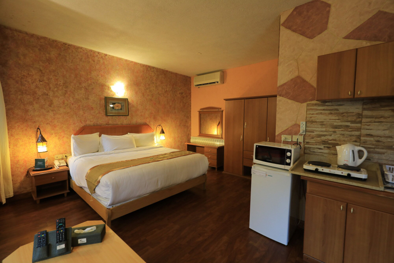 Bedroom 4, Pineland Hotel and Health Resort, Baabda