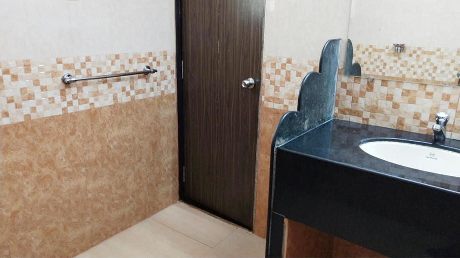 Bathroom 4, Amigo Plaza, South Goa