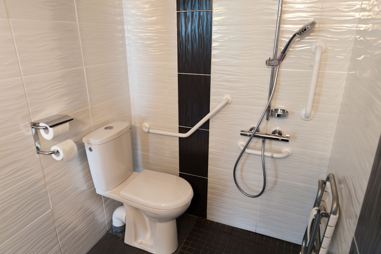Bathroom 4, Hôtel de la Gare, Finistère