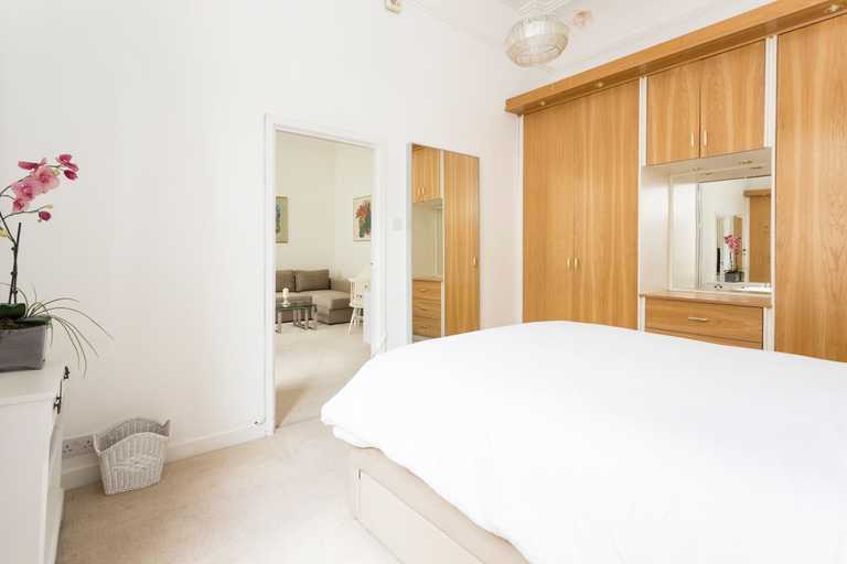 Bedroom 2, Kensington Executives, London