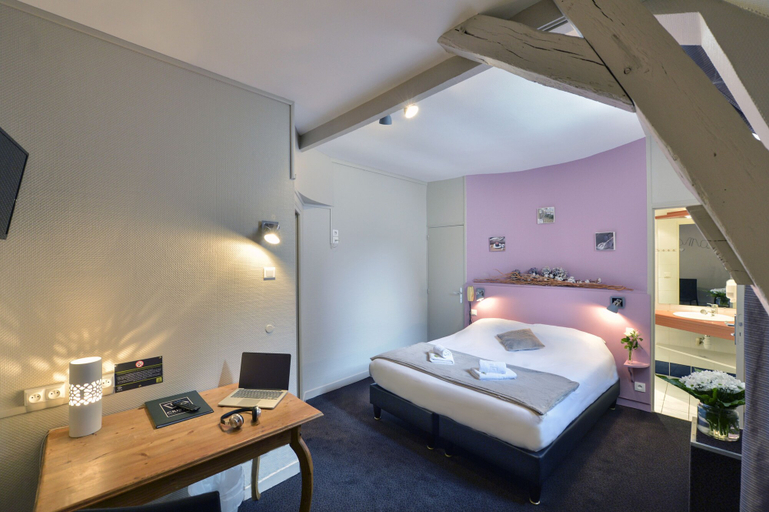 Bedroom 3, Logis Hotel Restaurant Cristal, Maine-et-Loire