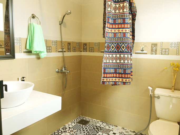 Bathroom, Longan Homestay, Da Nang