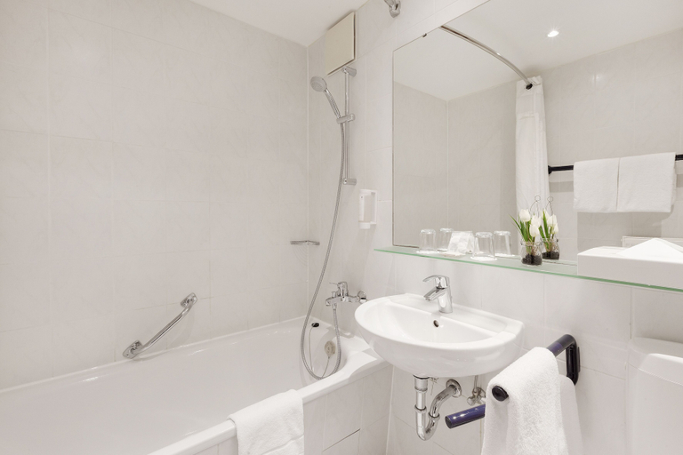 Bathroom 3, City Hotel Berlin East, Berlin