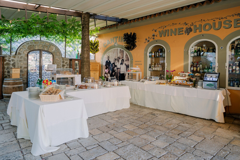 Food & Drinks 5, Villa Maria Hotel, Salerno