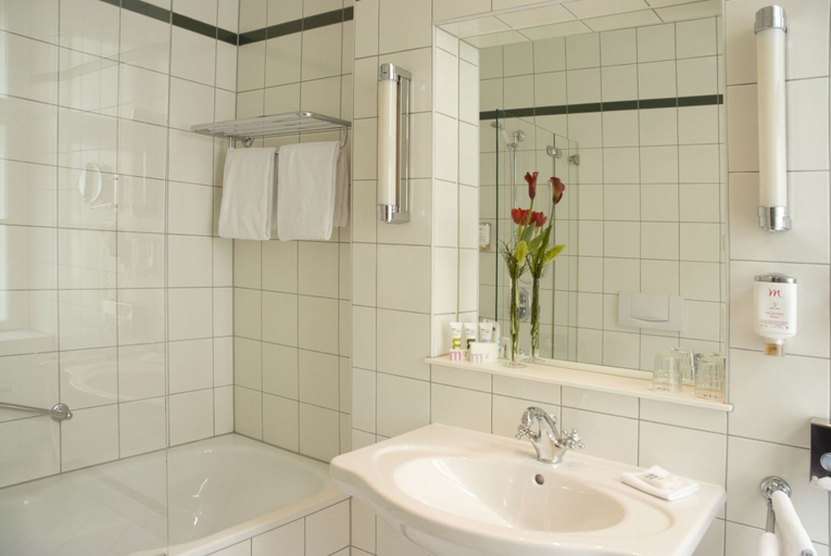 Bathroom 5, Mercure Grand Hotel Biedermeier Wien, Wien