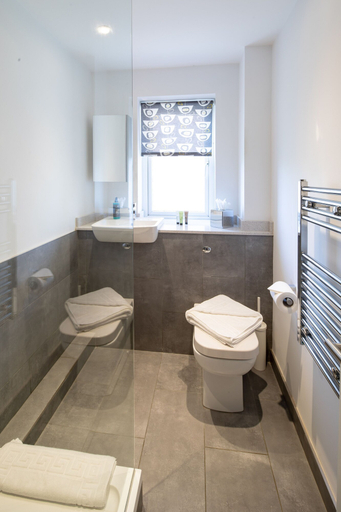 Bathroom 4, Alison Court, Bristol