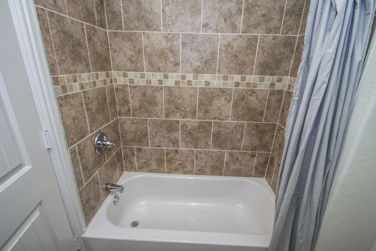 Bathroom 4, Cozy Remodeled 2br/2ba Near Downtown Sleeps 8, Bexar