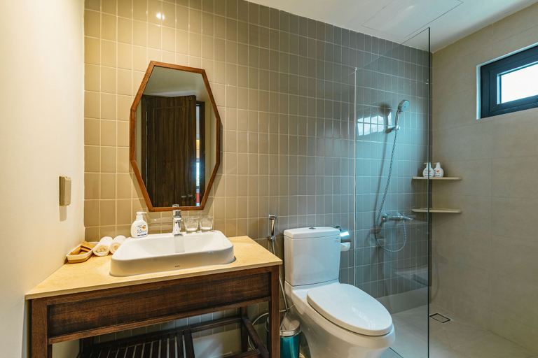 Bathroom 4, Casa Rosa Apartment, Da Nang