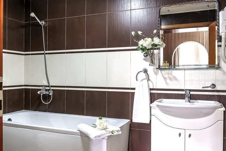 Bathroom 4, Maxim Boutique Hotel, Stolichna
