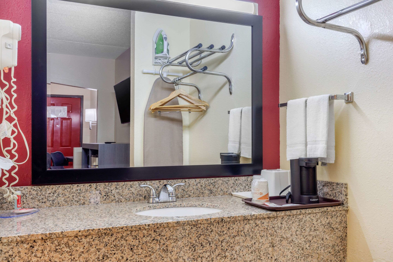 Bathroom 4, Econo Lodge Chattanooga Northeast - Ooltewah, Hamilton