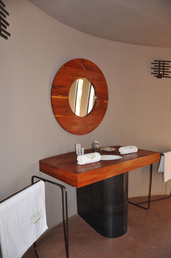 Bathroom 4, Ecoscience Center & Luxury Lodge, Monduli