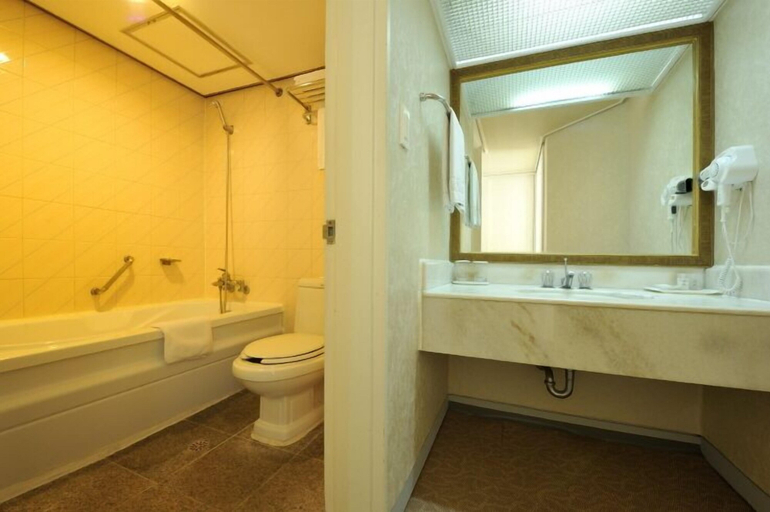 Bathroom, Jeju Pacific Hotel, Jeju