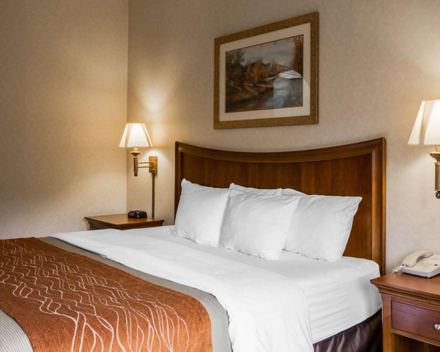 Bedroom 3, Rodeway Inn & Suites Cherokee On the River, Swain